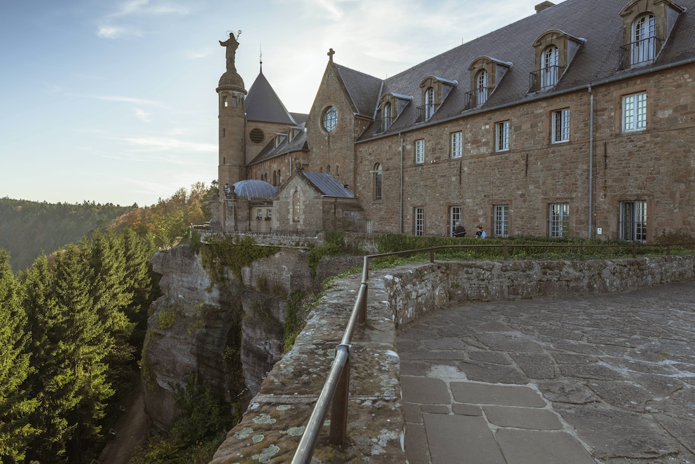  Auch hier kann man einen schönen Urlaub verbringen: das Kloster auf dem Odilienberg in den Vogesen