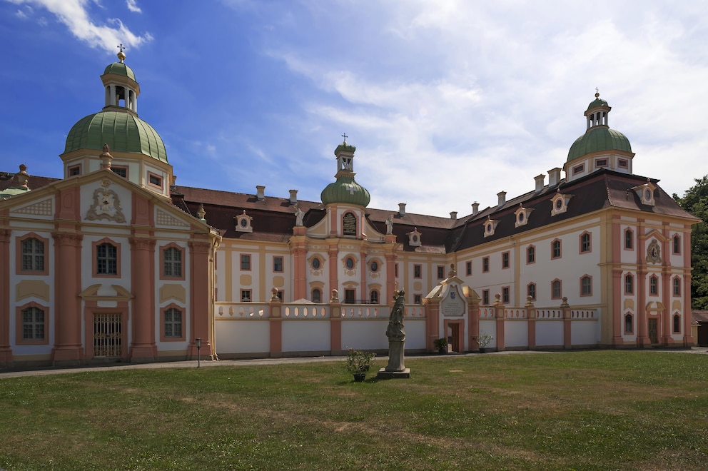 Dieses Kloster sieht fast wie ein Schloss aus: das Klosterstift St. Marienthal an der Neiße