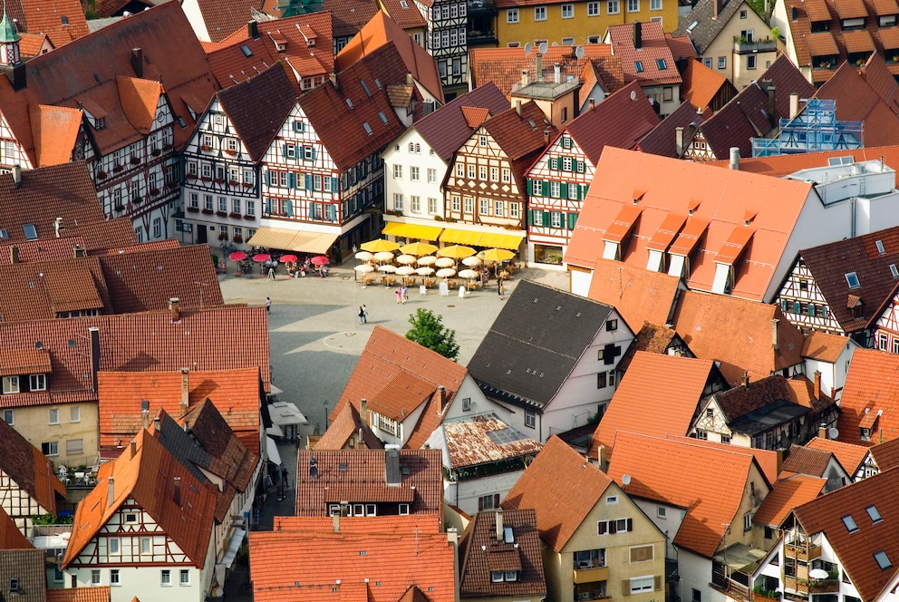  Blick auf den zentralen Platz in der Altstadt von Bad Urach