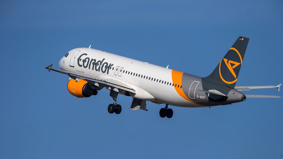 Ein Flugzeug der Airline Condor hebt ab