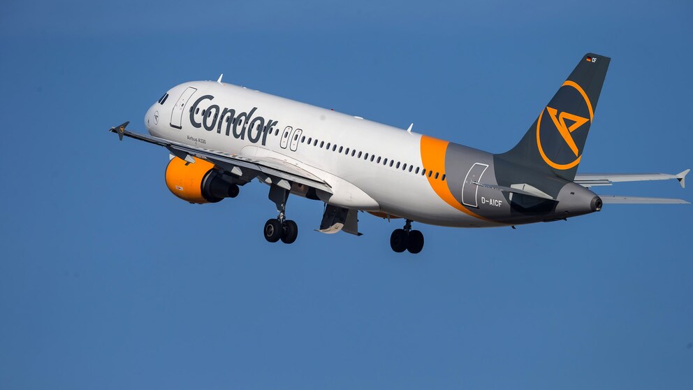 Ein Flugzeug der Airline Condor hebt ab