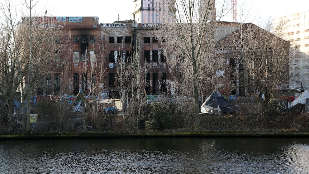 Verlassene und verfallen Gebäude üben auf viele Menschen eine Faszination aus. In Berlin gibt es einige spannende, wie etwa die alte Eisfabrik