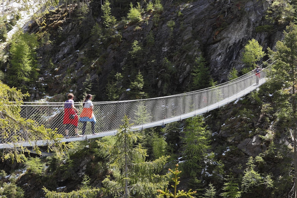 Hängebrücke über dem Riesachfall im Naturpark Sölktäler