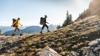 Ohne festes Schuhwerk sollte man nicht auf längere Wanderungen gehen – schon gar nicht in den Bergen