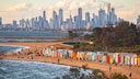 Melbournes Skyline hinterm Brighton Beach