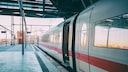 Wer momentan mit dem ICE fahren muss, hofft auf leere Bahnsteige, wird aber oft enttäuscht