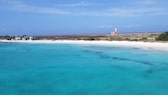 So traumhaft das Meer um Klein Curacao ist, so tragisch ist die Geschichte der Insel