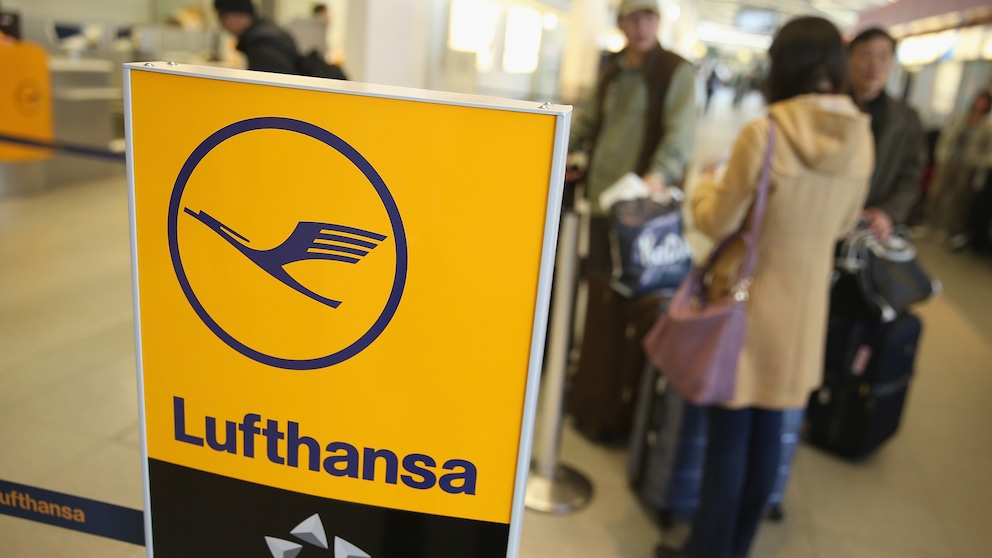 Je nach Tarif können Fluggäste der Lufthansa ein bis zwei Handgepäckstücke kostenlos mit an Bord des Flugzeugs nehmen