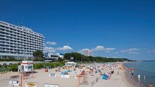 Rettungsschwimmer der DLRG sind an vielen Ostsee-Stränden im Einsatz