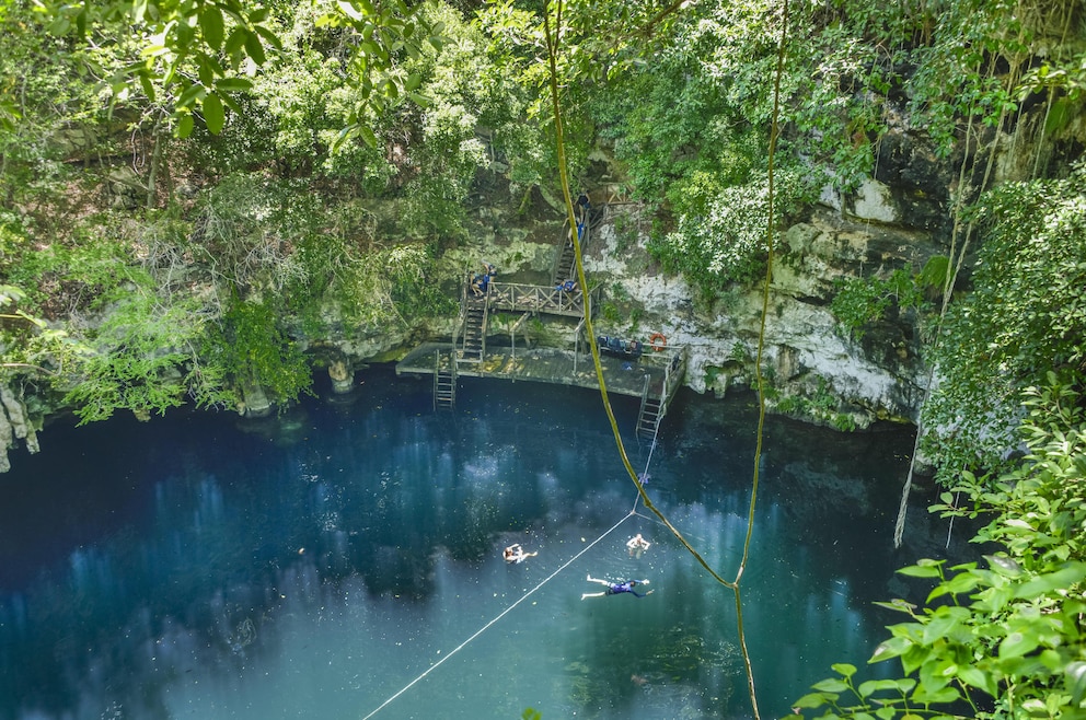 Cenote Yokdzonot, Yucatan,