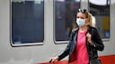 Vorbildlich: Wer aktuell mit der Bahn fährt, sollte einen Mund-Nasen-Schutz tragen