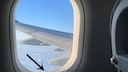 Flugzeugfenster Loch