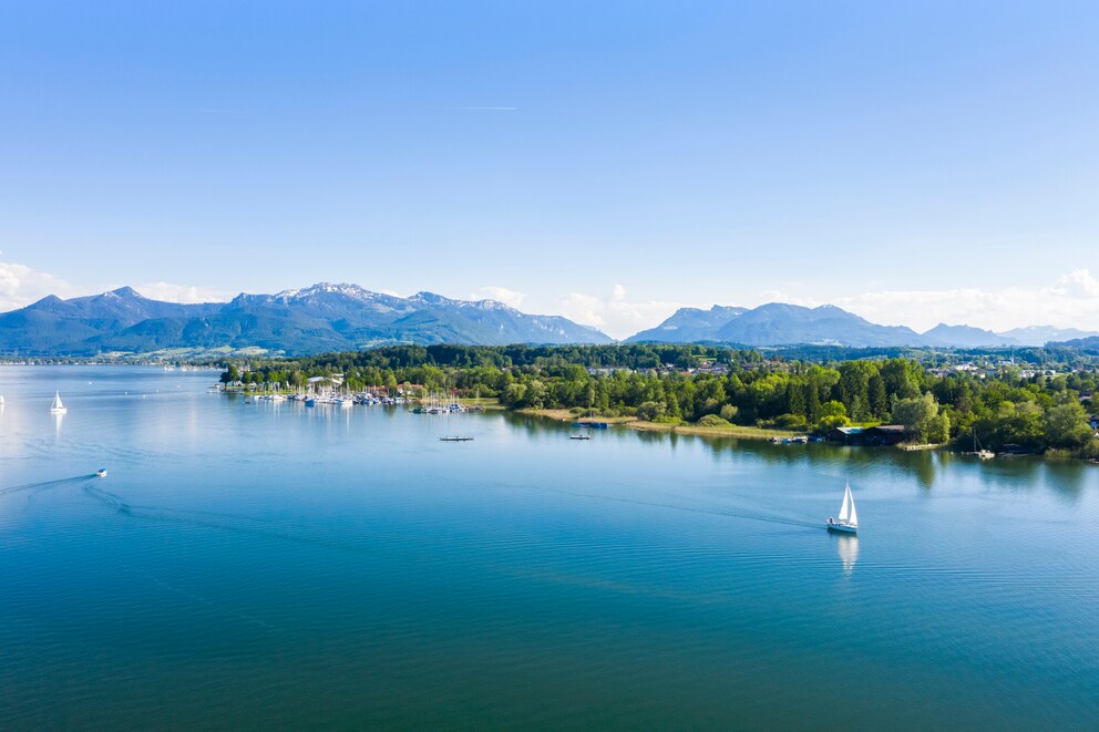 Bei einer Fahrradtour am Chiemsee können Sie zum Beispiel so einen Ausblick genießen