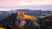 Das Carreg Cennen Castle liegt in Carmarthenshire und ist nur eine der vielen Burgen in Wales