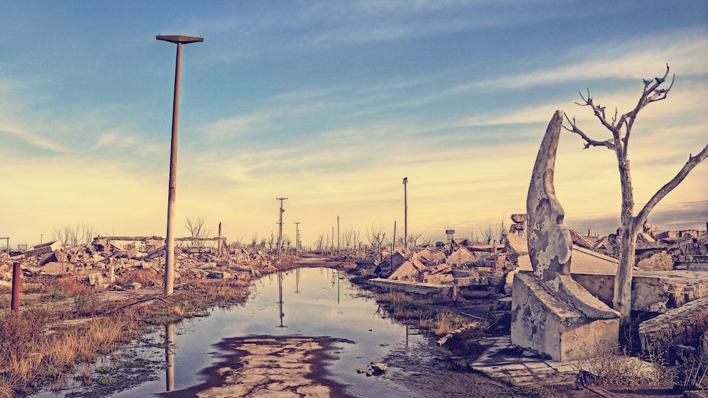 Durch einen Dammbruch wurde Epecuén, der einstige Kurort, Opfer der Wasserfluten des gleichnamigen Sees. Seit 209 zieht sich aber das Wasser immer mehr zurück – und legt bizarre Ruinen frei.