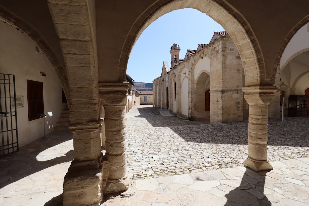  Das Timios Stavros Kloster in Omodos