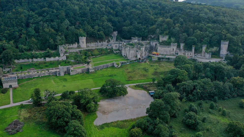 Dschungelcamp im nebligen Wales statt im sonnigen Australien: Dieses Jahr ist der Drehort der RTL-Reality-Serie „Ich bin ein Star, holt mich hier raus" das Schloss Gwyrch