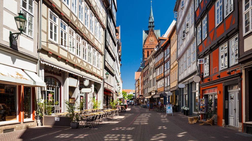 Hannover ist auf seine eigene normale Art ganz besonders. TRAVELBOOK gibt Tipps, was man in Hannover sehen und machen sollte.