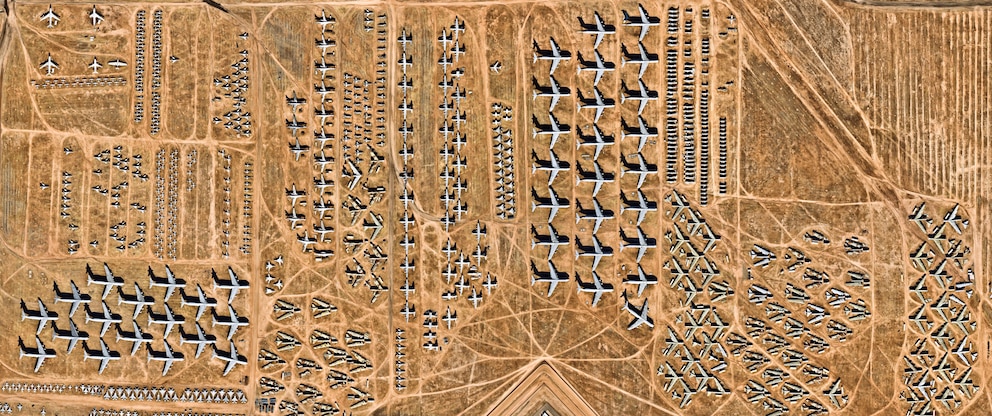 Tausende Maschinen, unter anderem aus der Luftwaffe und der Marine, stehen auf dem „The Boneyard“