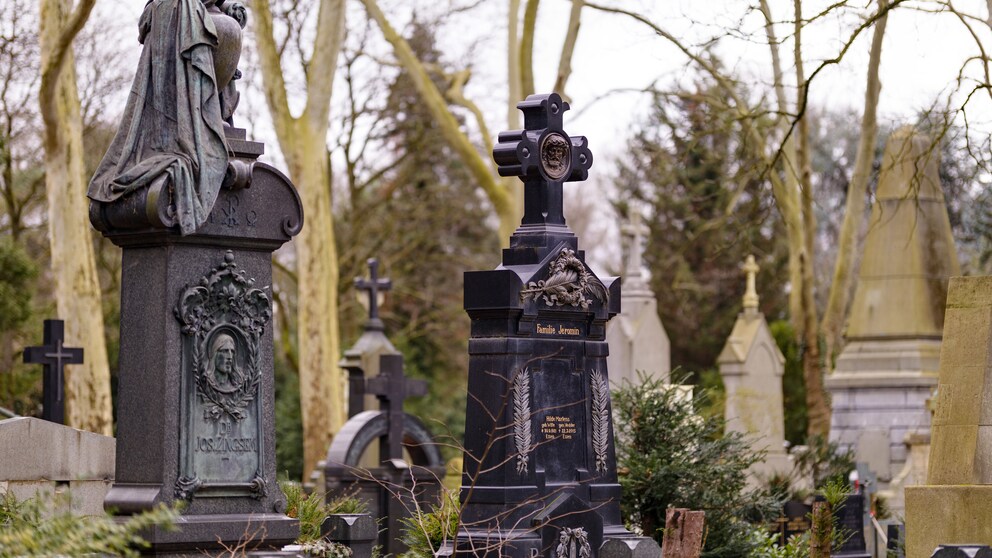 Auf dem Melaten-Friedhof in Köln befinden sich zahlreiche Gräber von Prominenten