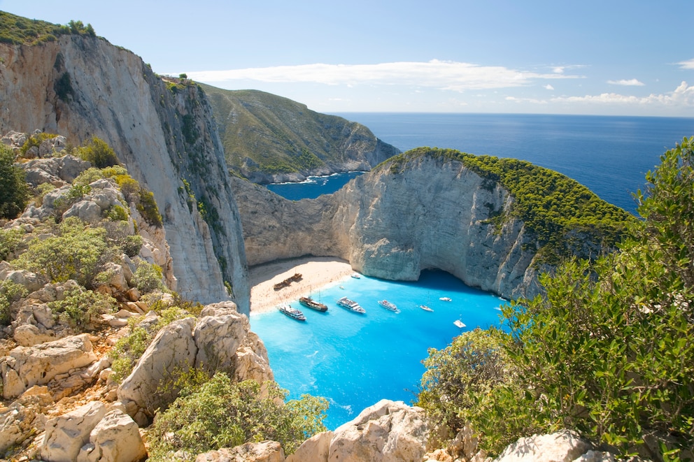 Zakynthos bietet mit der „Schmuggler-Bucht“ ebenfalls traumhafte Postkartenmotive und landet verdient auf Platz 2