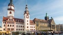 Das alte und neue Rathaus und der Marktplatz von Chemnitz