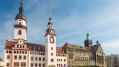 Das alte und neue Rathaus und der Marktplatz von Chemnitz