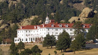 Das Hotel The Stanley in Estes Park (Colorado). Autor Stephen King soll hier zu seinem Grusel-Roman „The Shining“ inspiriert worden sein, der drei Jahre später mit Jack Nicholson als Film in die Kinos kam