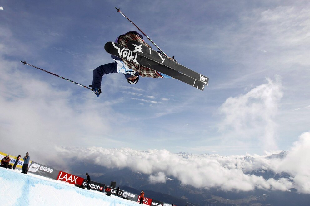  Die deutsche Freestylerin Caja Schöpf auf der halfpipe in Laax