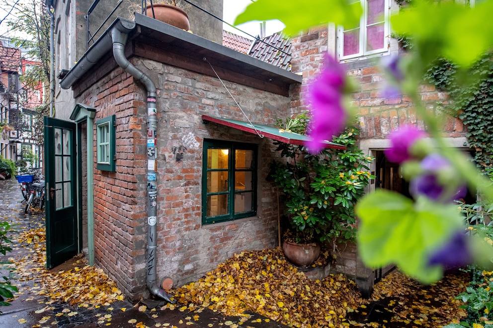 Vom Dach des H&auml;uschens kann man auf das sch&ouml;ne Schnoorviertel von Bremen blicken