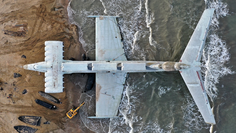 Nach mehr als 30 Jahren wurde das Kaspische Seemonster in die russische Stadt Derbent gebracht