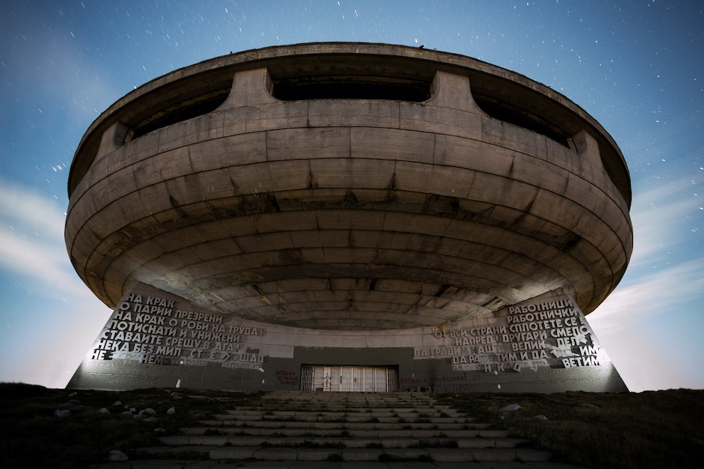  Das Kommunisten-Denkmal wurde an die Stelle gebaut, wo sich einst die Parteigründer trafen