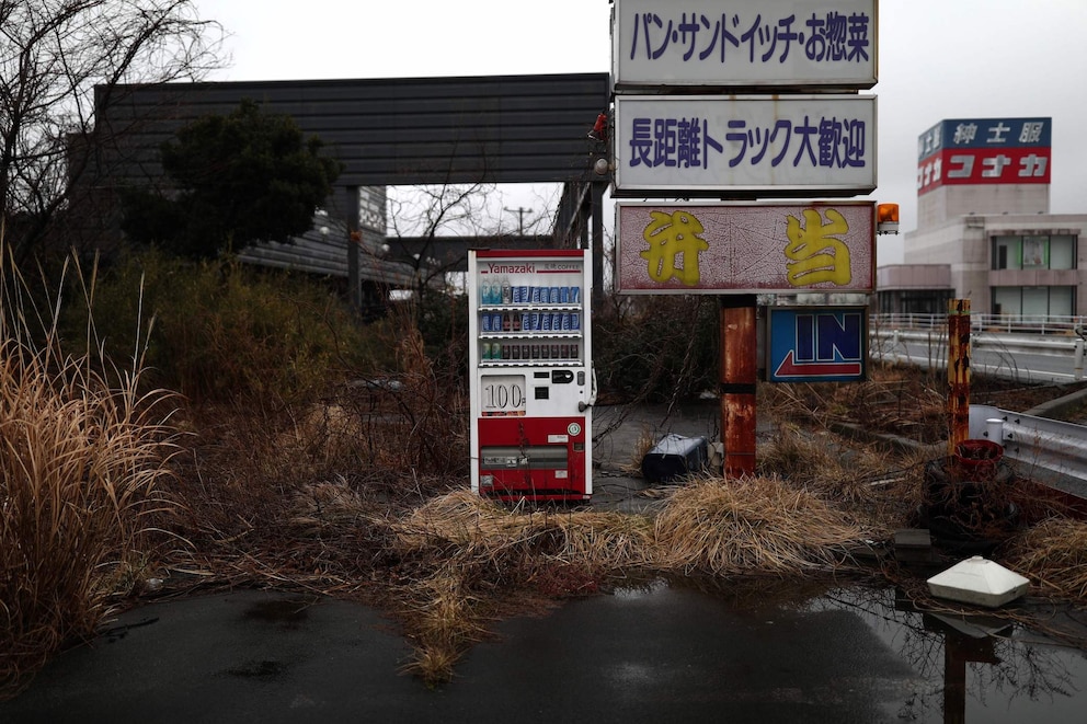  Ob dieser Getränkeautomat in Fukushima oft gefüllt werden muss?