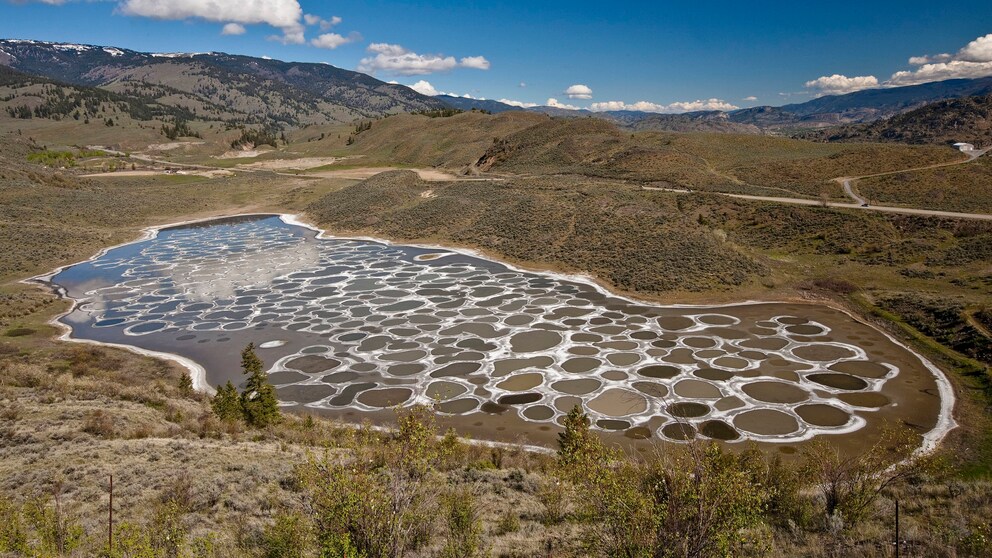 Spotted Lake in Kanada