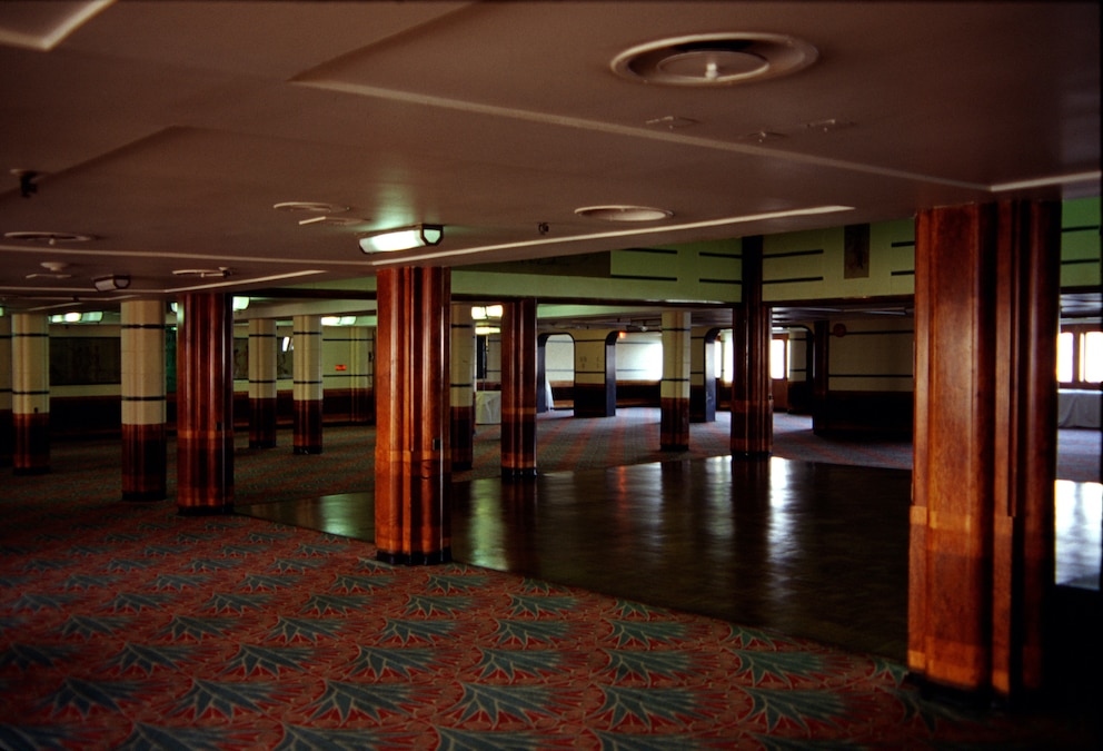 Blick in den Salon der „Queen Mary“ mit der Tanzfläche