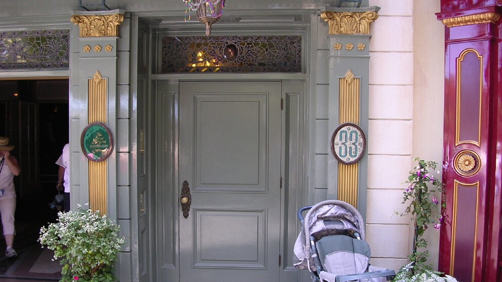 Tür zum Club 33 in Disneyland