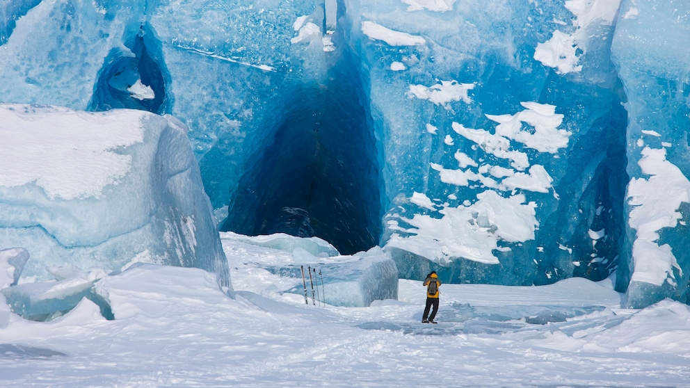 Mendenhall Ice Caves, Alaska, USA