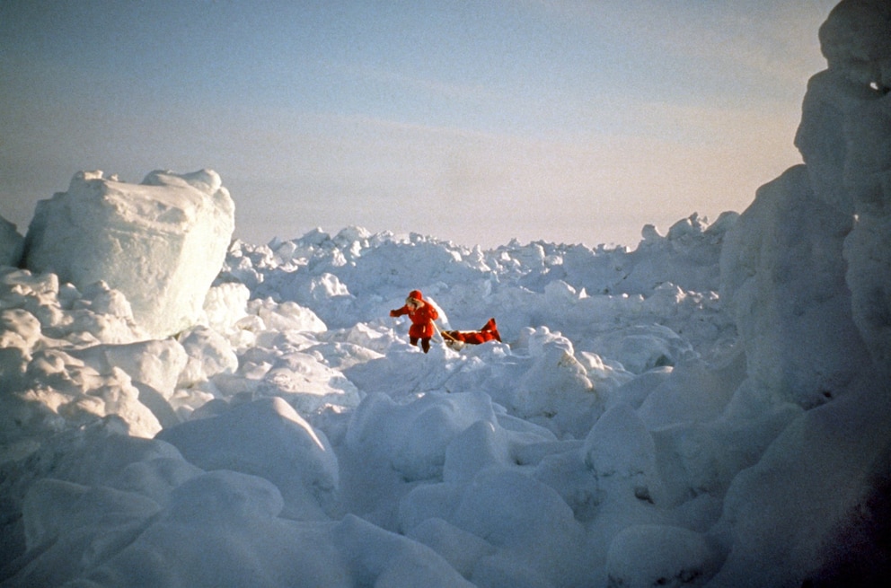 Erling Kagge 1990 am Nordpol inmitten von Schneebergen