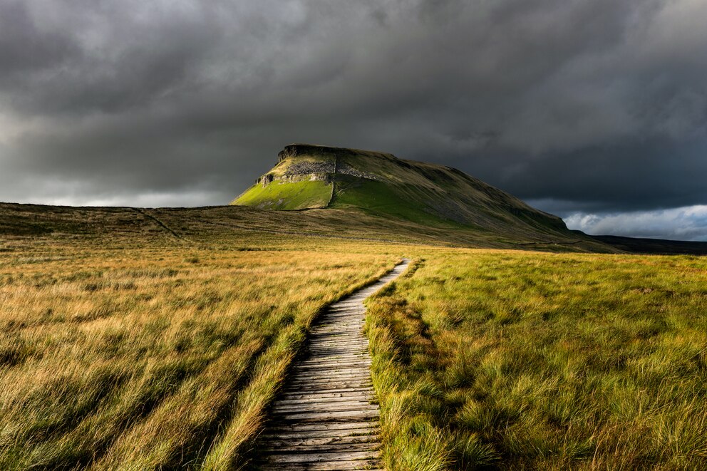 Blick auf den Berg Pen-y-ghent in den Yorkshire Dales in England