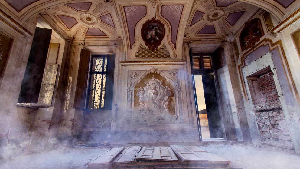 Die verlassene Villa in der italienischen Geisterstadt Leri Cavour