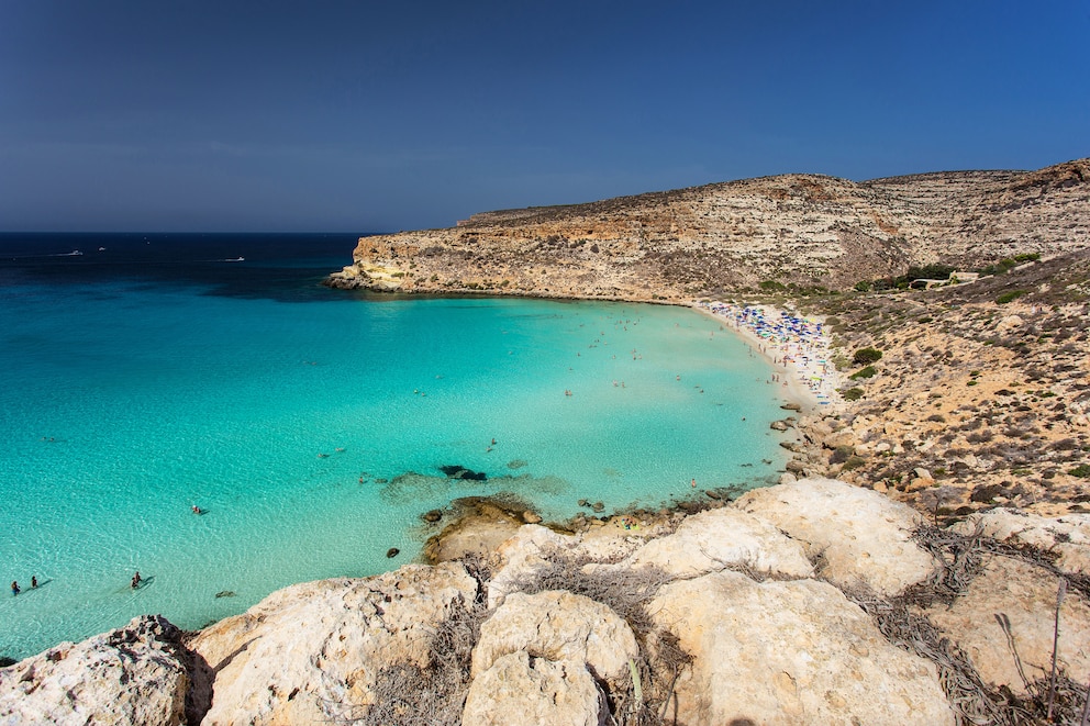 Der Strand Spiaggia dei Conigli in Italien