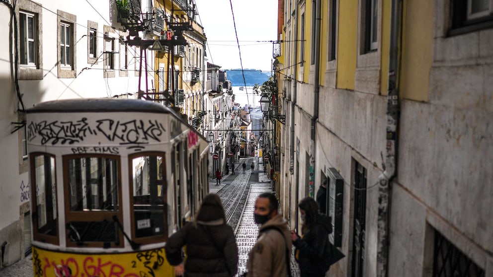 Straßenbahn, Eléctrico genannt, in Lissabon