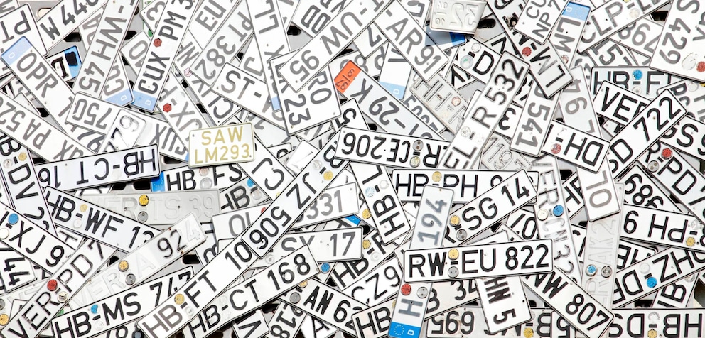 Kfz-Quiz: Ordnen Sie diese Autokennzeichen richtig zu?