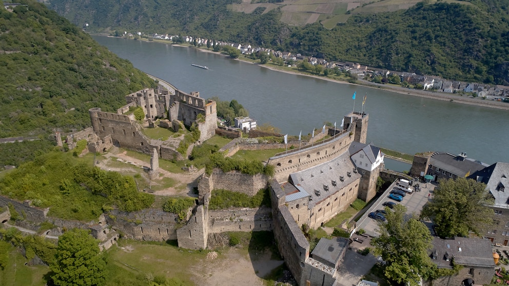 Inmitten der historischen Burg Rheinfels befindet sich auch ein Hotel