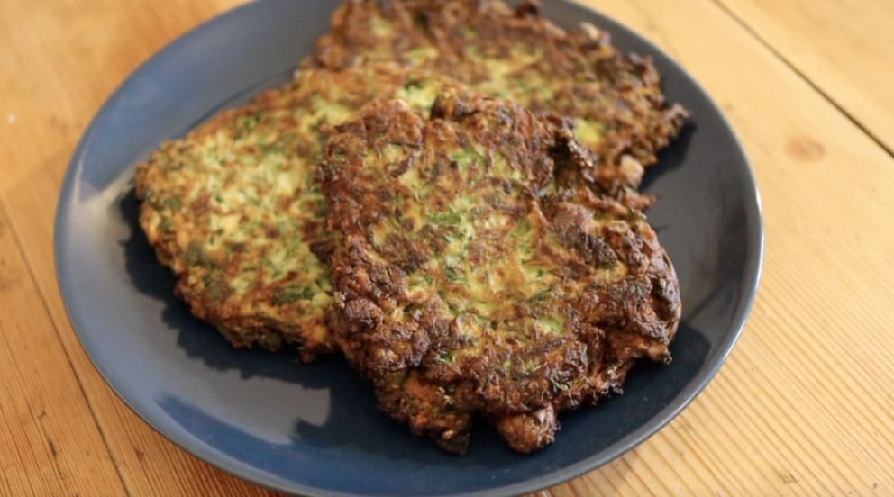 Mücver – Rezept für türkische Zucchini-Pfannkuchen - TRAVELBOOK