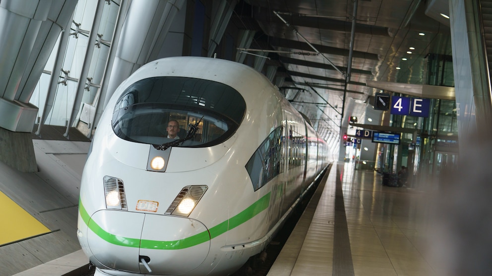 Ein ICE-Sprinter der Deutschen Bahn in Frankfurt