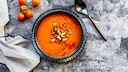 Die kalte Gazpacho aus Spanien ist ideal für heiße Tage
