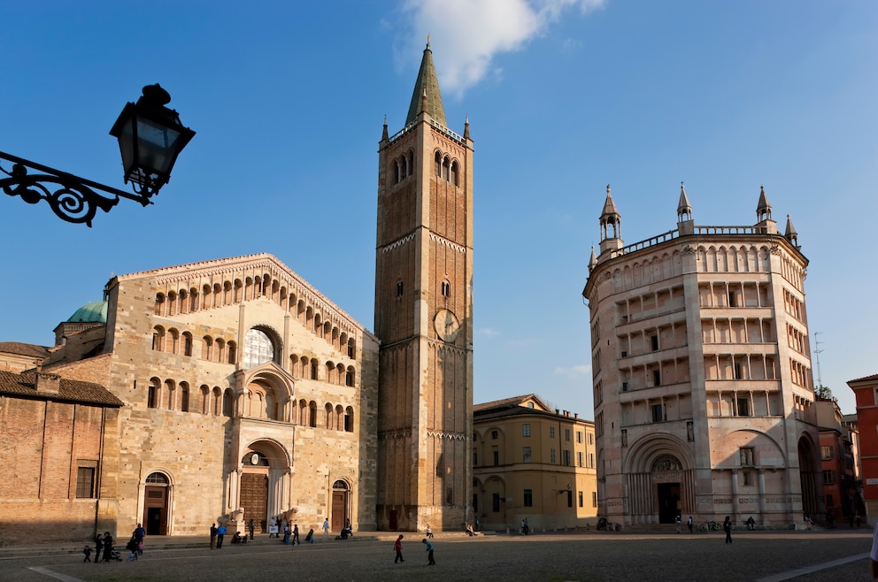 Kathedrale und Baptisterium Parma