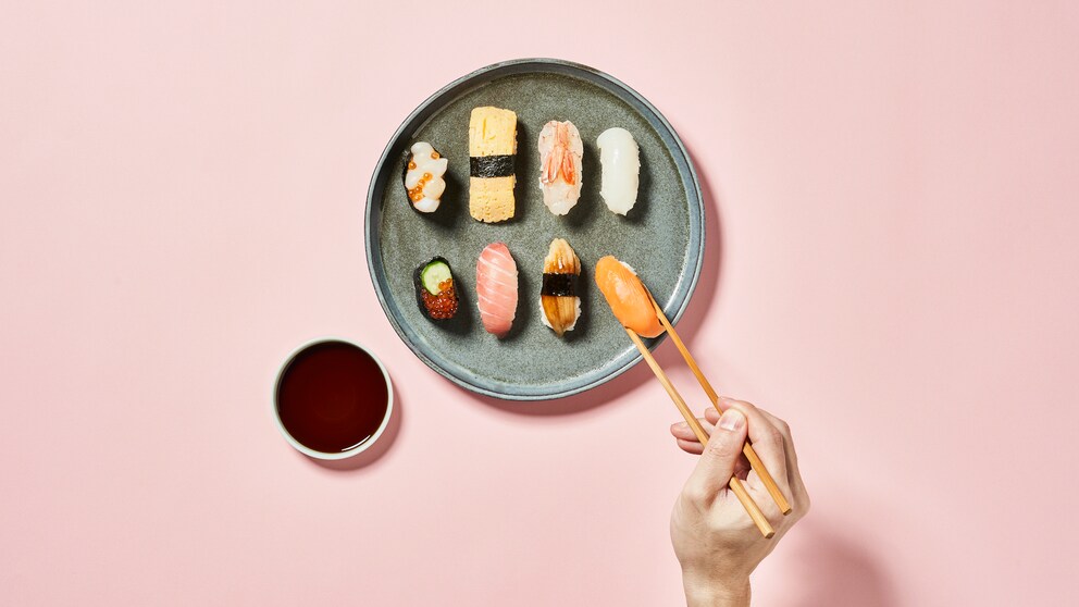 Vom Wasabi über Ingwer und Sojasoße – in Japan isst man Sushi ganz anders, als wir es gewohnt sind