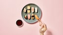 Vom Wasabi über Ingwer und Sojasoße – in Japan isst man Sushi ganz anders, als wir es gewohnt sind